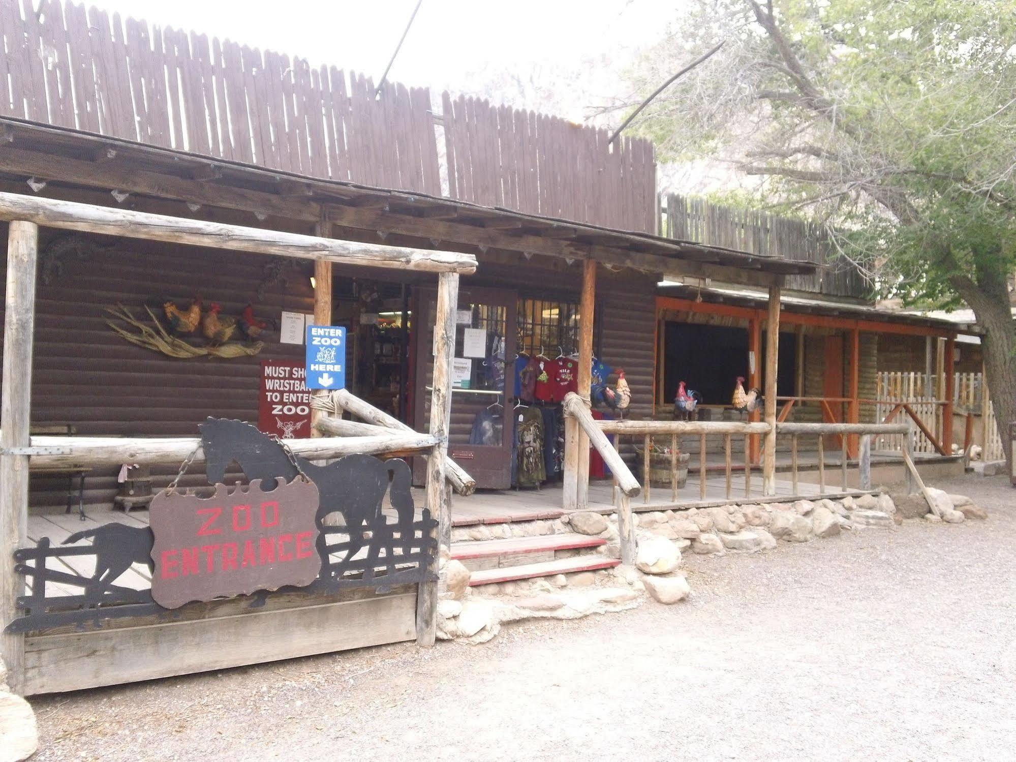 Bonnie Springs Ranch Motel Blue Diamond Екстер'єр фото